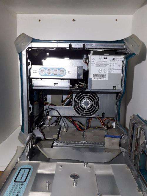 APPLE MAC G3 STEEL AND COVER PLASTIC COMPUTER BOX WITH SOME GOODIES INSIDE ! UP FOR GRABS