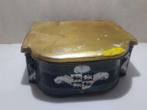 ANTIQUE PRICE TIN UP FOR GRABS, ITS A MUST HAVE !