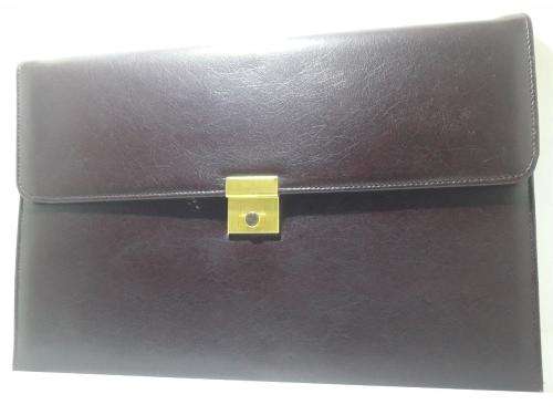 OLD LEATHER PAPERWORK BINDER IN STUNNING CONDITION FROM THE 80's ERA UP FOR GRABS, MAKER UN KNOWN !