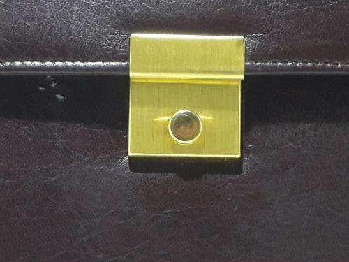 OLD LEATHER PAPERWORK BINDER IN STUNNING CONDITION FROM THE 80's ERA UP FOR GRABS, MAKER UN KNOWN !