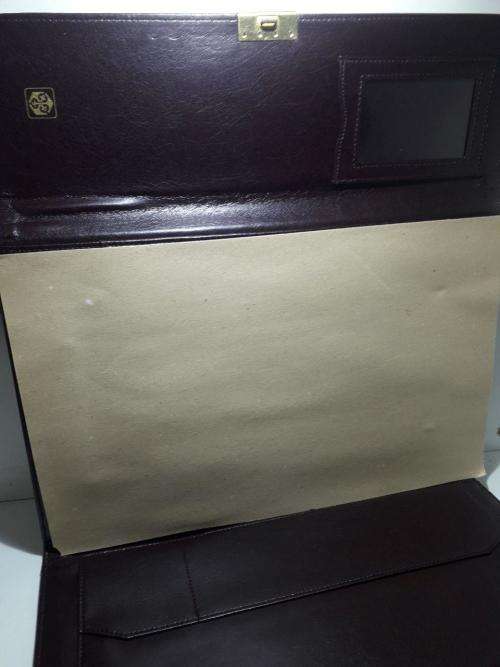 OLD LEATHER PAPERWORK BINDER IN STUNNING CONDITION FROM THE 80's ERA UP FOR GRABS, MAKER UN KNOWN !
