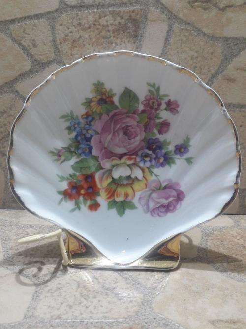 RARE VINTAGE SHELL PORCELAIN FLOWER PLATE