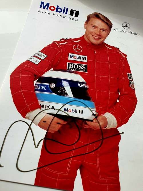 100% ORIGINAL - MIKA HAKKINEN - 21.0 x 14.5 - HANDSIGNED AUTOGRAPH