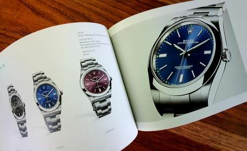 ROLEX BOOKLET - HARD COVER WITH 211 PAGES - BRAND NEW CONDITION + 2017 - 2018 PRICELIST