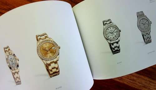 ROLEX BOOKLET - HARD COVER WITH 211 PAGES - BRAND NEW CONDITION + 2017 - 2018 PRICELIST