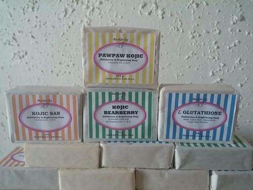 PAPAYA SOAP (with kojic acid and glutathione powder)
