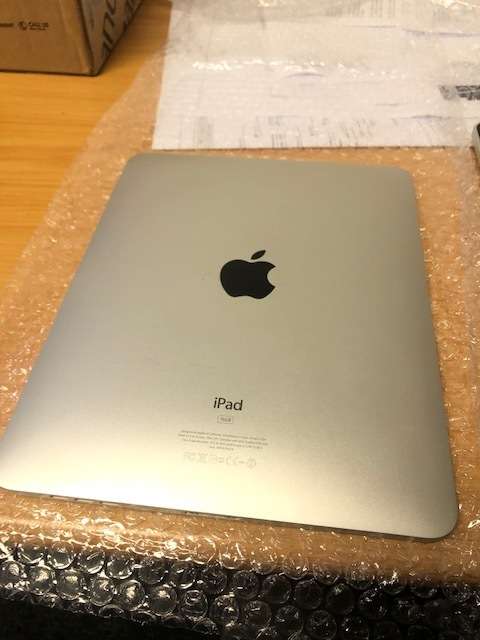 3-off iPads for spares, parts or repairs for 1 Bid