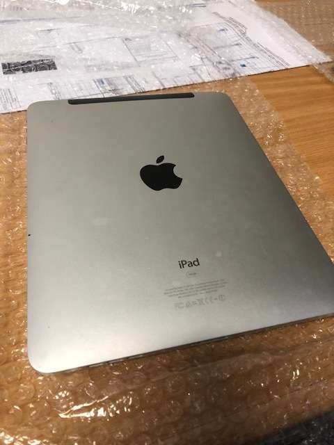 3-off iPads for spares, parts or repairs for 1 Bid