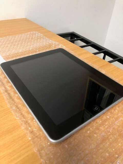 3-off iPads for spares, parts or repairs for 1 Bid