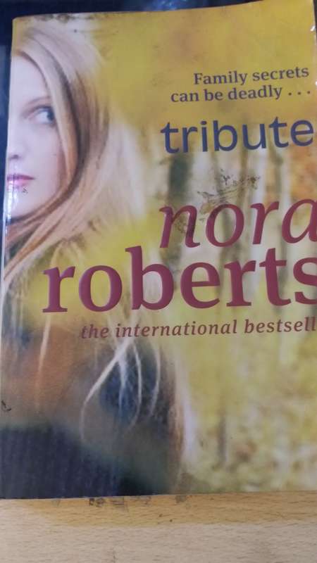 BOOKS , Tribute - Nora Roberts