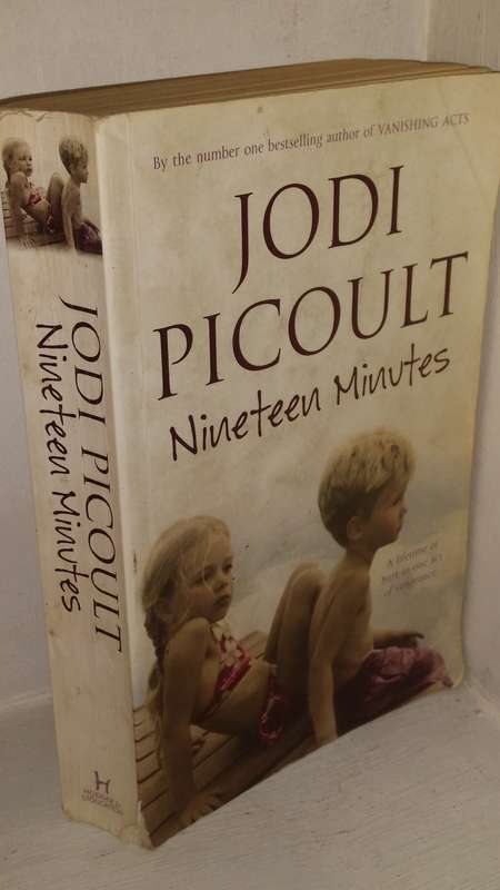 BOOKS SALE - Nineteen Minutes , a Lifetime of hurt in one act of Vengeance - Jodi Picoult