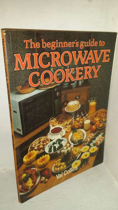 BOOKS SALE - Microwave Cookery - Val Collins