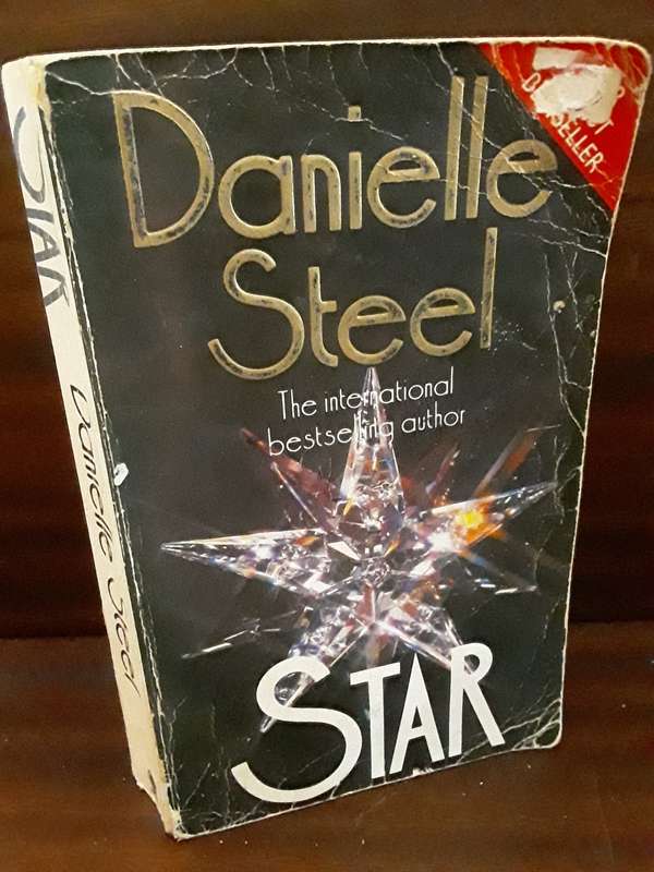 Books  - Star  by  Danielle Steel