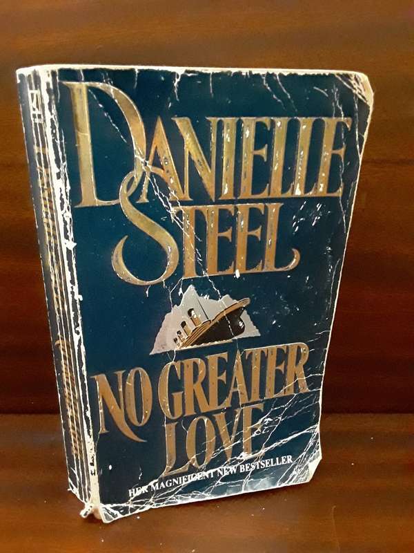 Books  - No greater love   by  Danielle Steel
