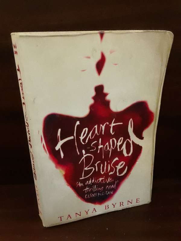 Books - Heart shaped Bruise - Tanya Byrne