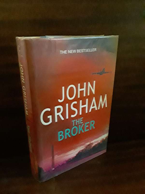 Books :  The Broker - John Grisham , hardcover