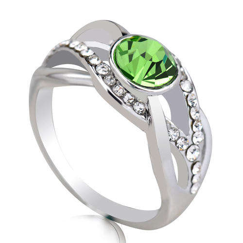 NOBLE! S80 Silver Ring Main Stone Emerald & CZ Gemstones Size: 8