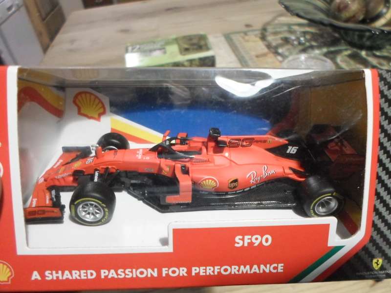 Shell 1/43 SF90 Ferrari Racing Die Model