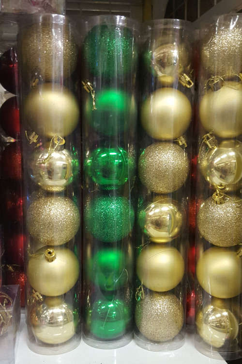 BEAUTIFUL Christmas tree decorations. SET OF 6 balls!! PLEASE read listing!