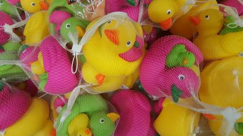 BIG Bath duck set. REDUCED TO CLEAR!! View other clearance auctions!