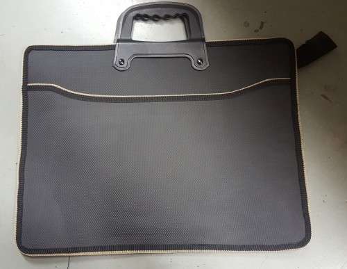 REDUCED TO CLEAR! Office bag. View other clearance auctions!