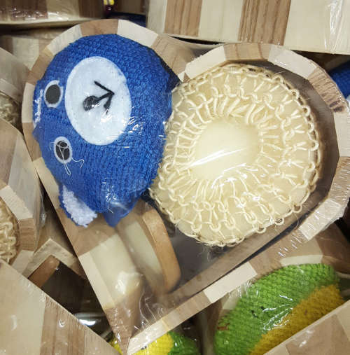 CLEARANCE SALE!!! Shower set in wooden heart box! View other clearance auctions!.