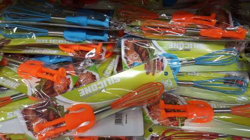 CLEARANCE SALE!! Modern egg beater. See other clearance auctions!