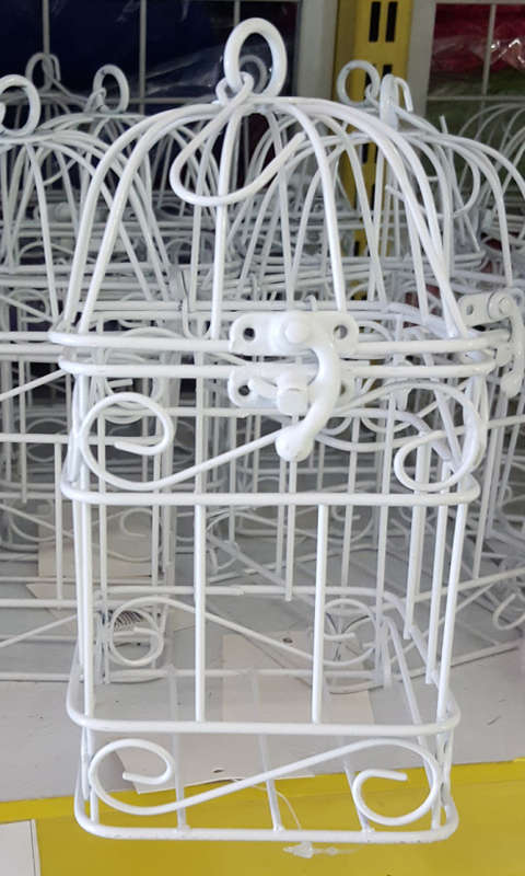 REDUCED TO CLEAR! Gorgeous Bird cage 20cm! View other clearance auctions!