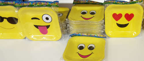 Modern emoji paper plates!! CLEARANCE SALE!!! View other clearance auctions!.