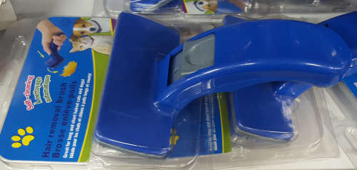 Self cleaning Pet brush. REDUCED TO CLEAR! See our other clearance auctions!