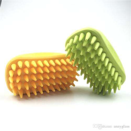 REDUCED TO CLEAR! Pet grooming brush. See our other clearance auctions!