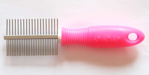 REDUCED TO CLEAR! Pet comb!! Pink/blue. See our other clearance auctions!