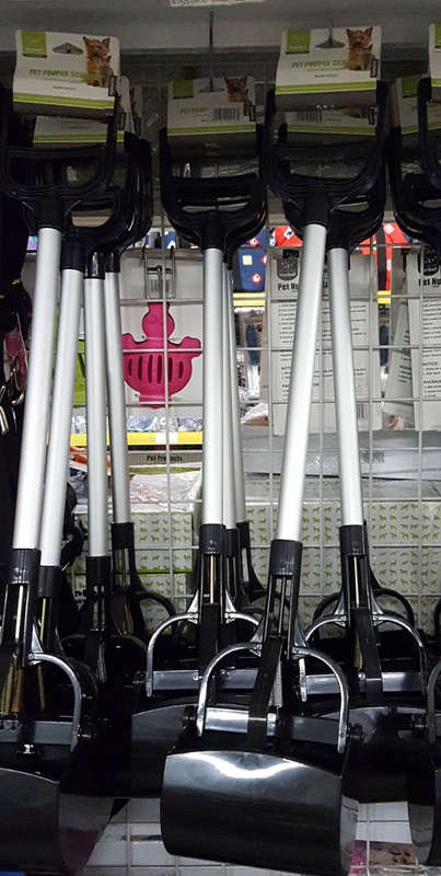 Pet scoop. REDUCED TO CLEAR! See our other clearance auctions!