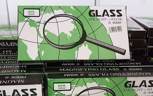 Magnifying glass!! REDUCED TO CLEAR!!!  See our other clearance auctions!.
