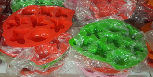 CLEARANCE SALE!! Silicone baking tray. See other clearance auctions!