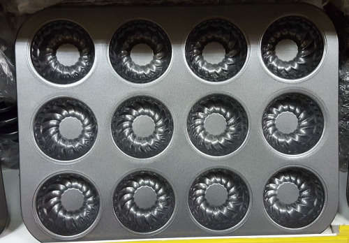 Muffin pan. CLEARANCE SALE!! See other clearance auctions!