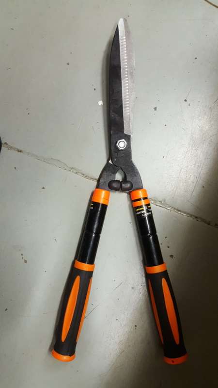 Big garden scissors. REDUCED TO CLEAR!! View other clearance auctions!!