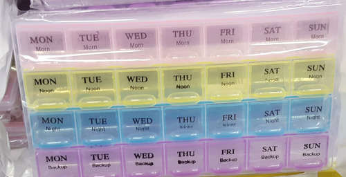 Huge Pill box! REDUCED TO CLEAR!!! See our other clearance auctions!.