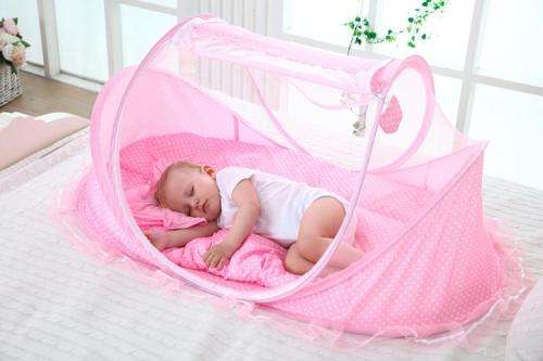Big portable baby bed/tent with mosquito net. Pink polka dot.