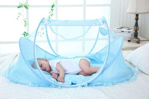 Big portable baby bed/tent with mosquito net. Pink/Blue polka dot.