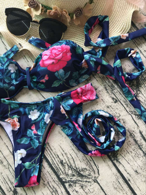 STUNNING one-of-a-kind Swimsuit. SIZE M. View our other R1 auctions!