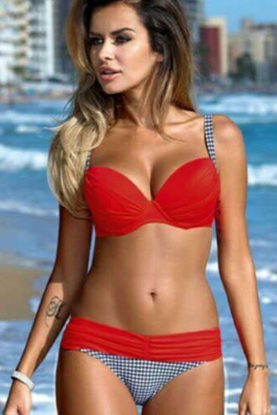 STUNNING Modern Bikini Swimsuit. SIZE M. View our other R1 auctions!