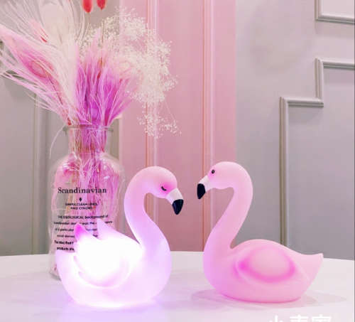 Star/Flamingo night light. Batteries included. LOTS OF R1 AUCTIONS!!