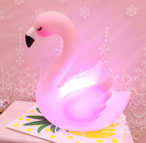 Star/Flamingo night light. Batteries included. LOTS OF R1 AUCTIONS!!