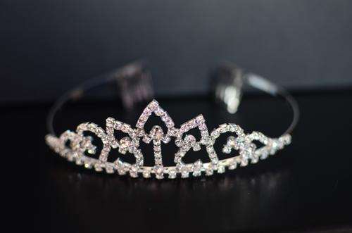 ***EXCUISITE TIARA****