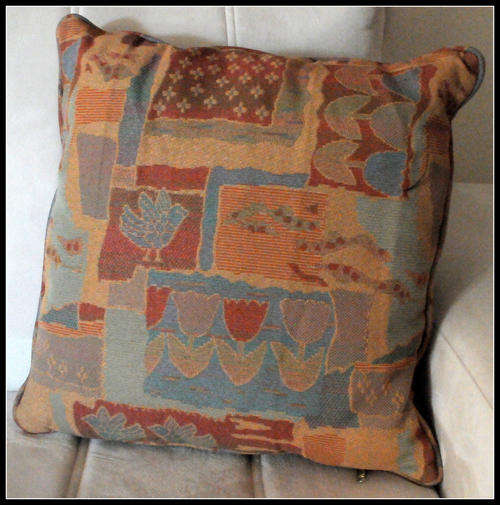 CONTEMPORY DESIGN SCATTER CUSHION