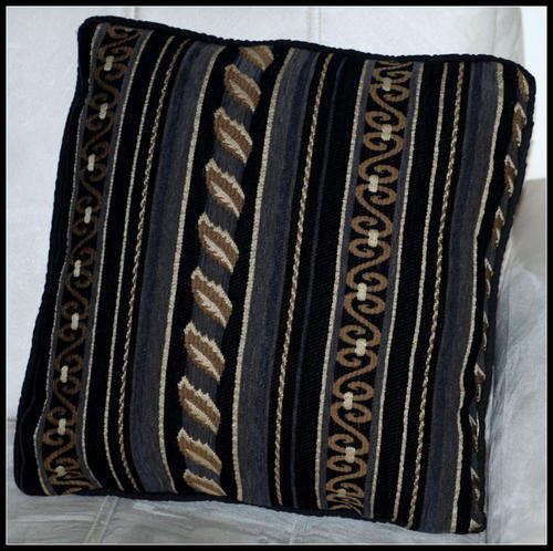 CLASSIC ROPE DESIGN SCATTER CUSHION