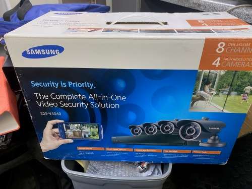 Samsung SDS-V4040N 8 Channel DVR Security System 500 GB HDD 4 Box Cameras