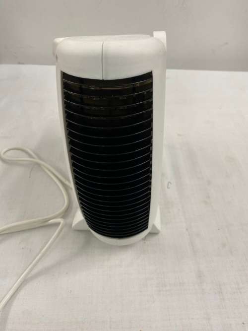 **BARGAIN BUY**DEMO LOGIK VERTICAL / HORIZONTAL FAN HEATER -WORTH R400 - GRAB IT@ JUST R199!!!!!!!!!