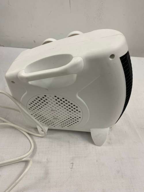 **BARGAIN BUY**DEMO LOGIK VERTICAL / HORIZONTAL FAN HEATER -WORTH R400 - GRAB IT@ JUST R199!!!!!!!!!